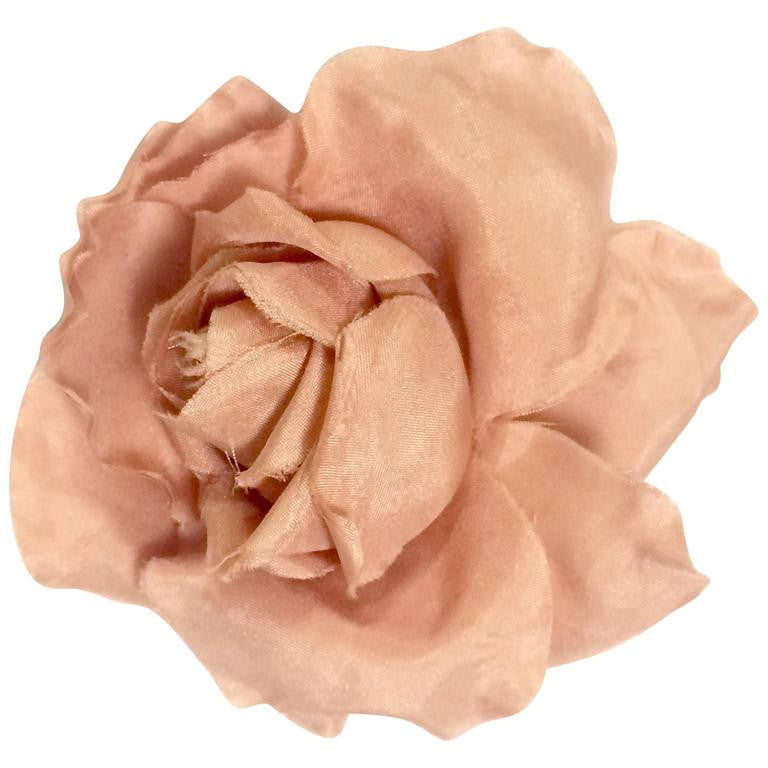 Vintage CHANEL salmon pink rose, flower silk brooch. Very elegant