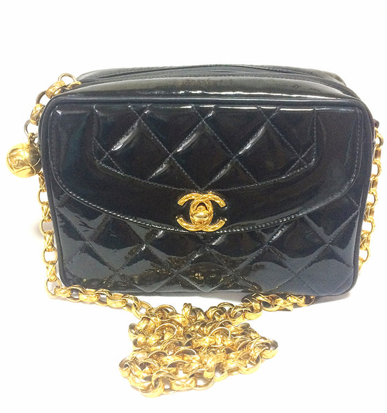 Vintage CHANEL quilted patent enamel leather black camera purse