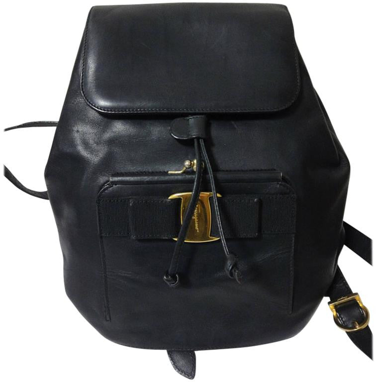 Vintage Salvatore Ferragamo black calf leather backpack from vara collection with kiss lock closure pocket. Rare masterpiece.