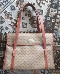 Vintage Gucci beige micro GG monogram print shoulder bag with brown leather trimmings. Classic purse.