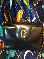 Vintage Gucci black leather classic design handbag purse with G hardware turnlock closure and red interior lining. Perfect Gucci bag