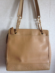 Vintage CHANEL brown beige caviar leather chain tote bag, shoulder purse with CC stitch marks. Classic and daily use bag