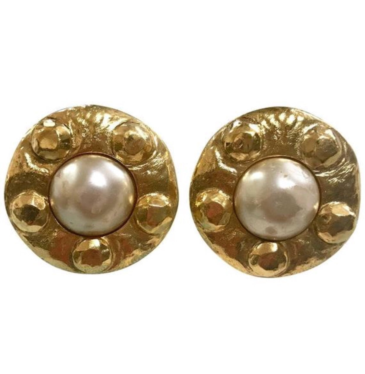 Vintage CHANEL gold tone large round earrings with faux pearl. Classic jewelry.
