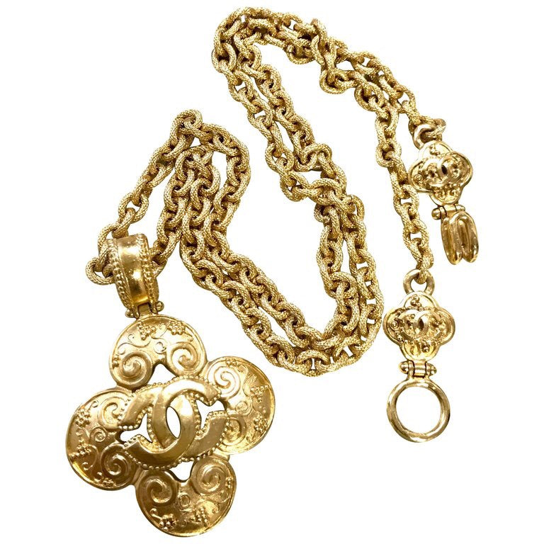 MINT. Vintage CHANEL golden chain necklace with large CC mark logo pen –  eNdApPi ***where you can find your favorite designer  vintages..authentic, affordable, and lovable.