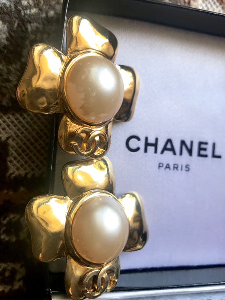 Vintage CHANEL large golden petal flower earrings with faux pearl