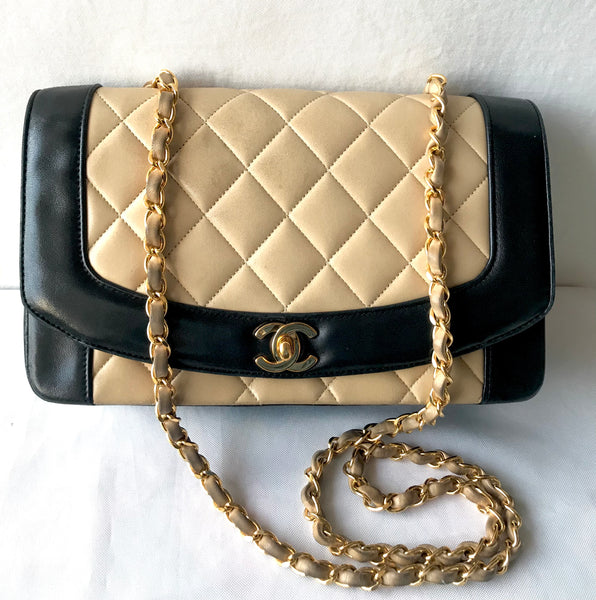 Vintage CHANEL beige and black frame lambskin 2.55 classic flap shoulder  bag with golden CC. Popular purse Diana bag. 0403178