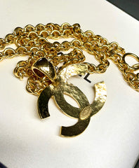 MINT. Vintage CHANEL classic chain necklace with a large CC mark pendant top. Gorgeous masterpiece jewelry. 050211rk1