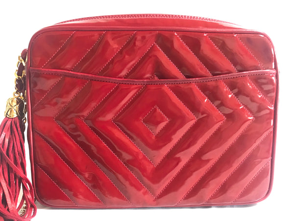 Vintage CHANEL lipstick red patent enamel shoulder bag, camera bag with CC  mark and fringe. Rare diamond, diagram, chevron stitch. Glossy.