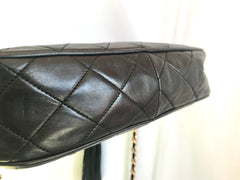 Vintage Chanel black lambskin camera bag, shoulder bag with fringe and CC stitch mark. Medium size. Good daily purse. 06020605