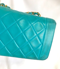 Vintage CHANEL emerald blue 2.55 chain shoulder bag with golden CC closure. Rare color purse. Must have collectible piece.