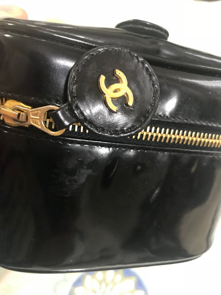 Vintage CHANEL patent enamel cosmetic and toiletry black pouch