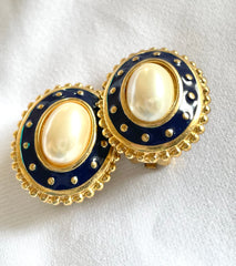 Vintage Burberry faux oval pearl and gold and navy tone detailed design earrings. Old Burberry masterpiece jewelry. 0503102