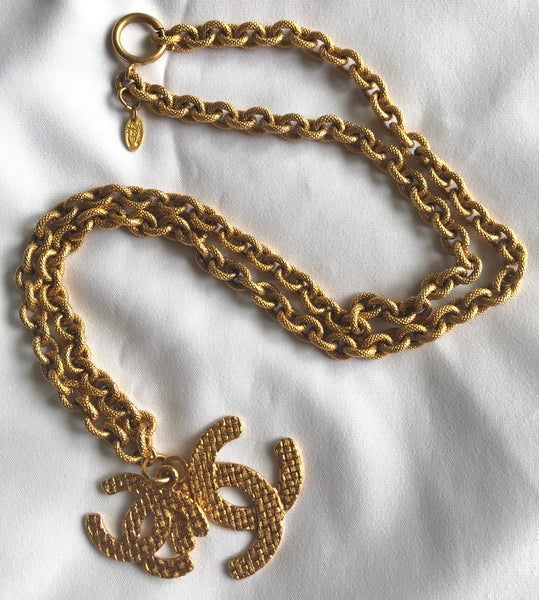 Vintage CHANEL long chain necklace with large and small CC mark