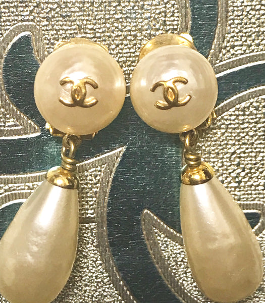 Vintage CHANEL white teardrop faux pearl dangle earrings with
