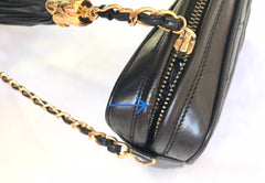 Vintage Chanel black lambskin camera bag, shoulder bag with fringe and CC stitch mark. Medium size. Good daily purse. 06020605