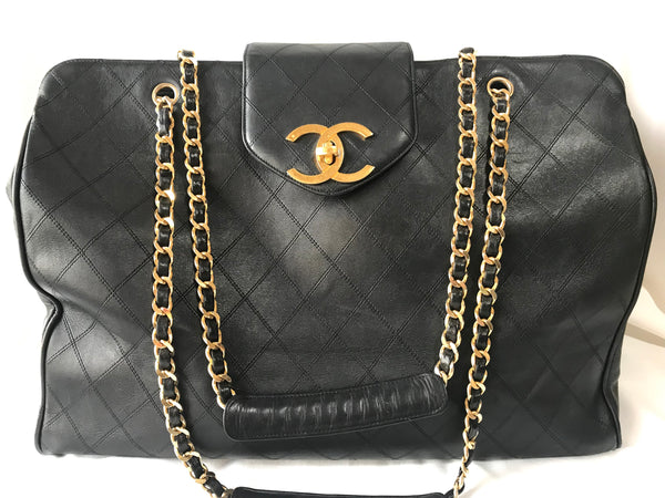 Vintage CHANEL black classic supermodel shoulder bag with golden