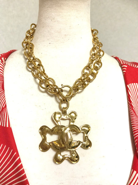 Vintage Chanel oval chain statement necklace with large flower