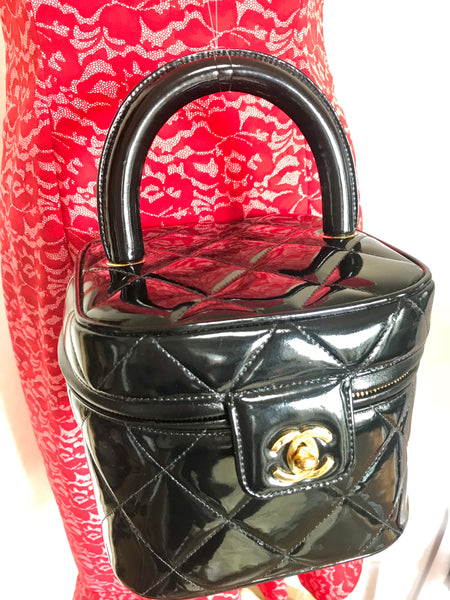 Vintage CHANEL black patent enamel quilted leather square shape vanity –  eNdApPi ***where you can find your favorite designer  vintages..authentic, affordable, and lovable.