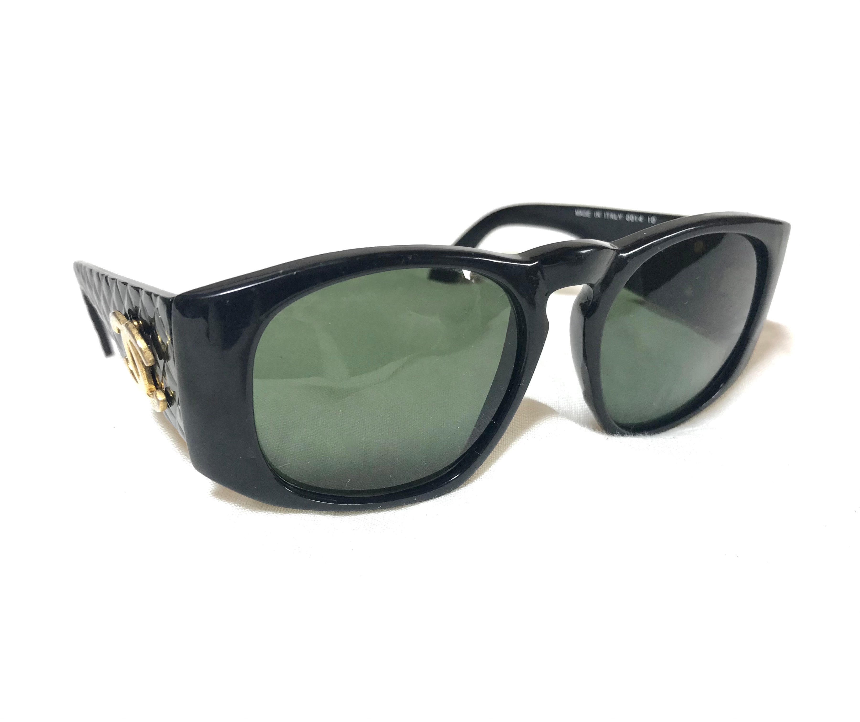 Vintage CHANEL black round frame mod sunglasses with white CHANEL PARIS  logo.