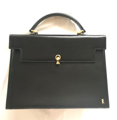 Vintage Roberta di Camerino black Kelly bag with golden R logo. Masterpiece from Roberta back in the era.