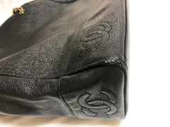 Vintage CHANEL black caviarskin chain large tote bag, shoulder purse with CC stitch marks. Classic and daily use bag