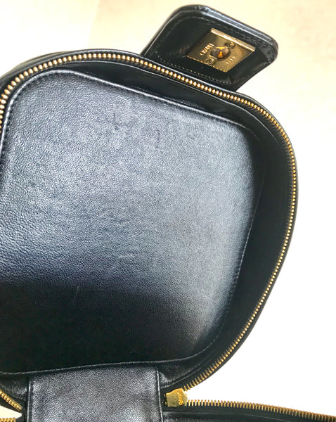 Vintage CHANEL black patent enamel quilted leather square shape