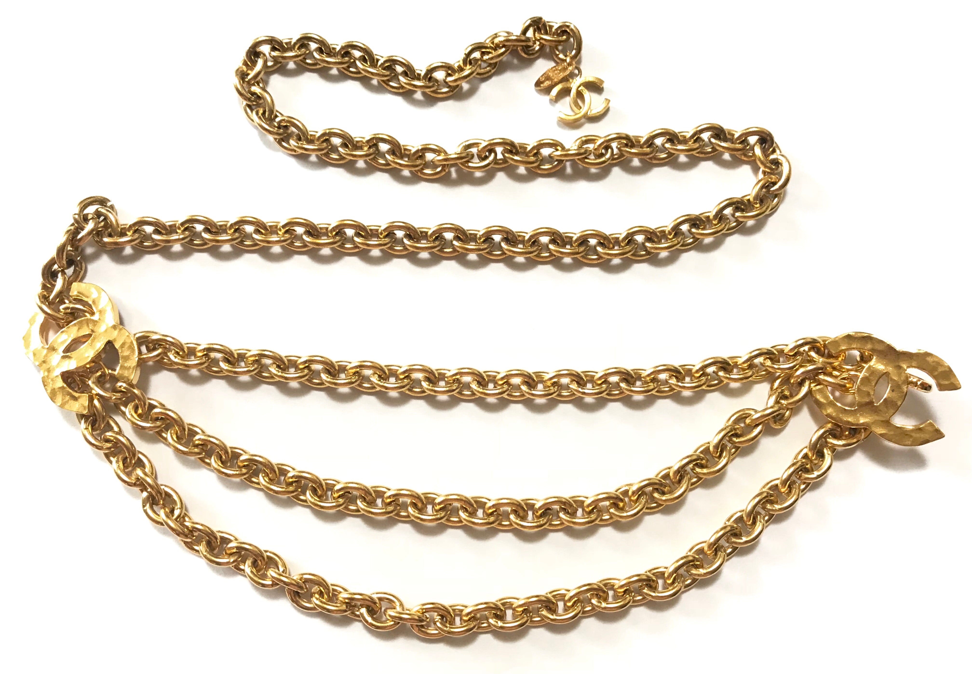 Vintage CHANEL gold chain belt with triple layer chains and two large CC mark charms at sides. Gorgeous belt. 72cm. R04101111る