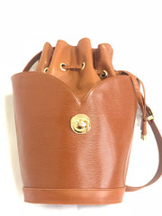 Vintage Chloe brown leather drawstring bucket hobo shoulder bag with a golden logo motif. Classic purse that never go out of style.
