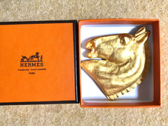 Vintage HERMES gold tone horse brooch. Shelva, pin brooch. Fun and unique jewel piece from Bijouterie Fantaisie collection.