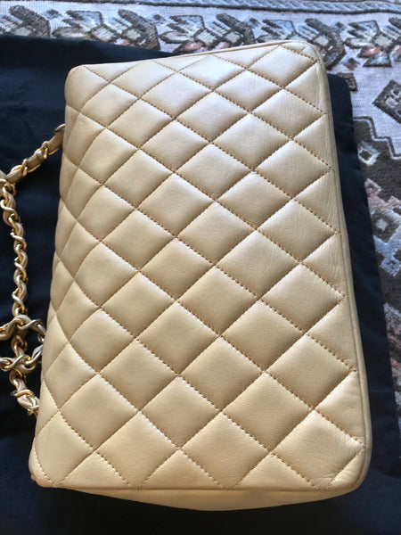 Vintage CHANEL beige lambskin classic 2.55 shoulder bag with