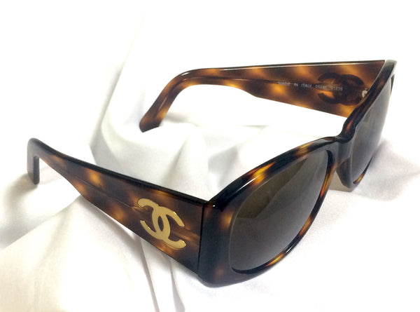 Vintage CHANEL brown frame sunglasses with large CC charms at sides. M –  eNdApPi ***where you can find your favorite designer  vintages..authentic, affordable, and lovable.