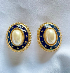 Vintage Burberry faux oval pearl and gold and navy tone detailed design earrings. Old Burberry masterpiece jewelry. 0503102