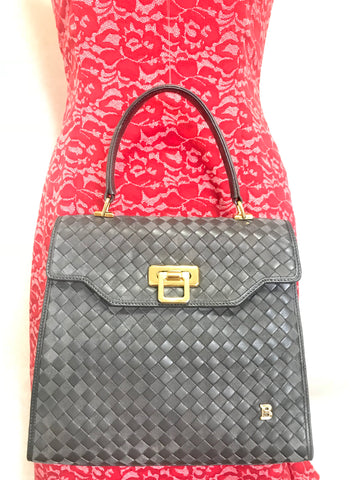 Vintage Bally taupe gray intrecciato leather handbag with gold tone closure in classic kelly style. Golden B logo. Masterpiece
