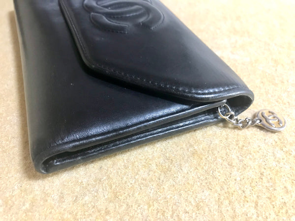 Vintage CHANEL black leather wallet with large CC stitch mark. Rare wa –  eNdApPi ***where you can find your favorite designer  vintages..authentic, affordable, and lovable.