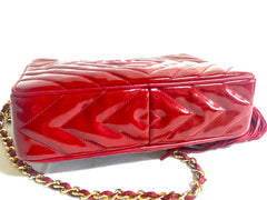 Vintage CHANEL lipstick red patent enamel shoulder bag, camera bag with CC mark and fringe. Rare diamond, diagram, chevron stitch. Glossy.
