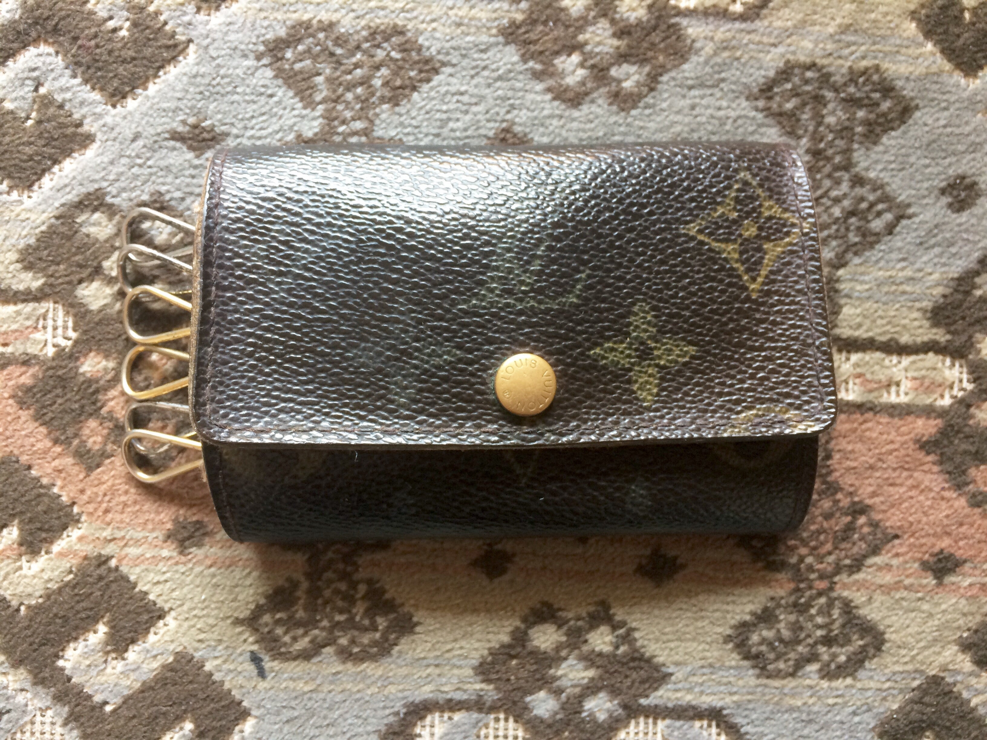 Vintage Louis Vuitton brown monogram key case. Classic unisex
