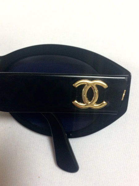 Vintage CHANEL black oval frame sunglasses with golden CC motifs at si –  eNdApPi ***where you can find your favorite designer  vintages..authentic, affordable, and lovable.