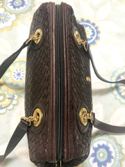 Vintage Bally dark brown lamb leather woven, intrecciato style shoulder bag with golden B logo motif. Classic purse.