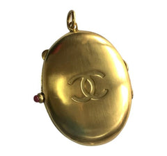 90’s Vintage Chanel Locket pendant top with CC engraved mark.