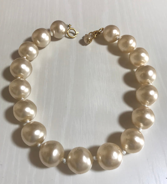 Vintage CHANEL extra large classic faux baroque pearl necklace