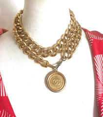 1980s-1990s. Vintage CHANEL golden thick chain belt with a golden CC charm and logo plate. 83cm at max