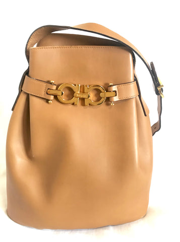 Vintage Salvatore Ferragamo camel brown leather hobo style shoulder bag with gancini gold tone closure. Masterpiece for daily use.
