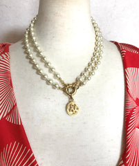 MINT. Vintage Moschino, Cheap and Chic Bijoux, double layer faux pearl necklace with golden logo charm. Rare and unique jewelry.0404042