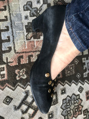 Vintage CHANEL black suede leather pumps shoes with golden CC mark motifs. EU35.5 US4.5-5.5