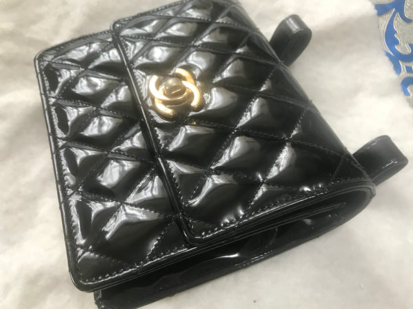 Vintage CHANEL 2.55 black patent enamel fanny pack, belt bag with