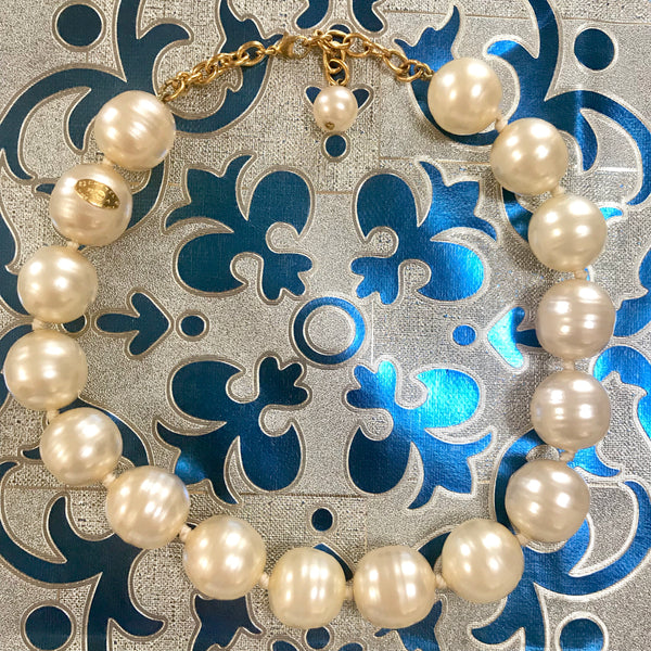 aprococo - Vintage CHANEL baroque pearl NECKLACE with knotted ball