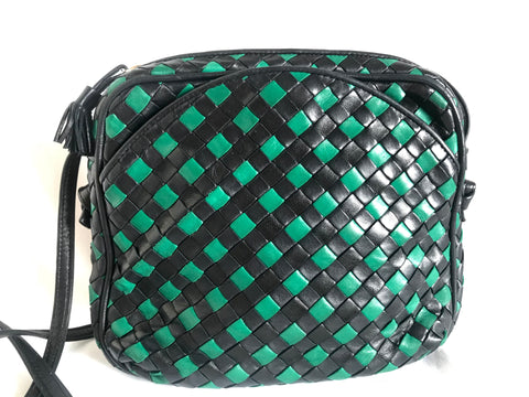 Vintage Bottega Veneta intrecciato woven lambskin shoulder bag with navy and green. Tassel to the zipper. Unique rare purse.