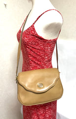 Vintage Gucci nude brown leather shoulder bag with golden and silver tone GG logo motif and wavy design flap. Classic purse.