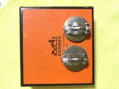 Vintage HERMES silver tone logo embossed genuine shell earrings. Classic jewel piece. Bijouterie Fantaisie