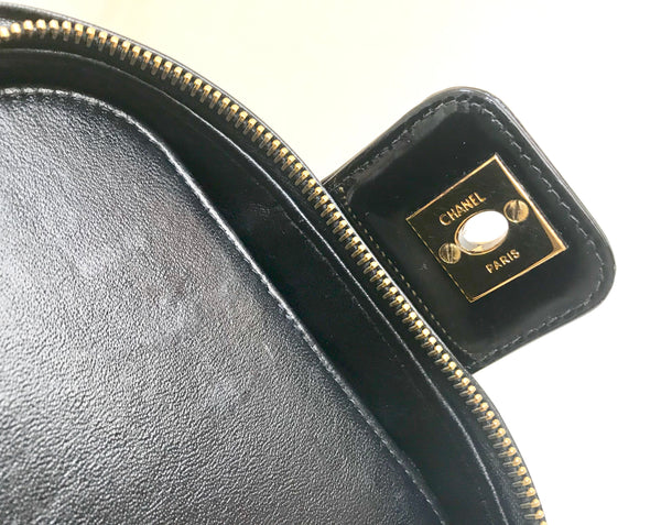 Vintage CHANEL black patent enamel quilted leather square shape